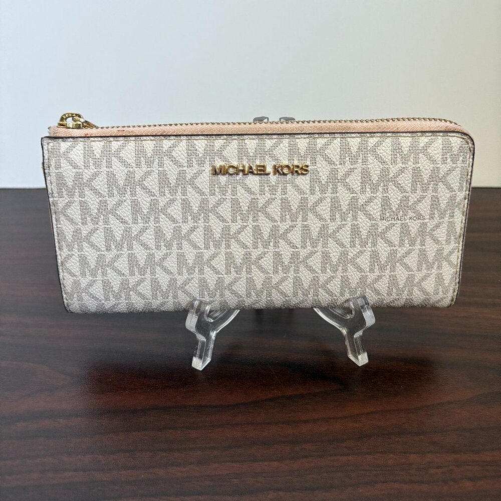 Michael Kors Jet Set Travel Large Logo Cream Quarter-Zip Travel Chic Wallet